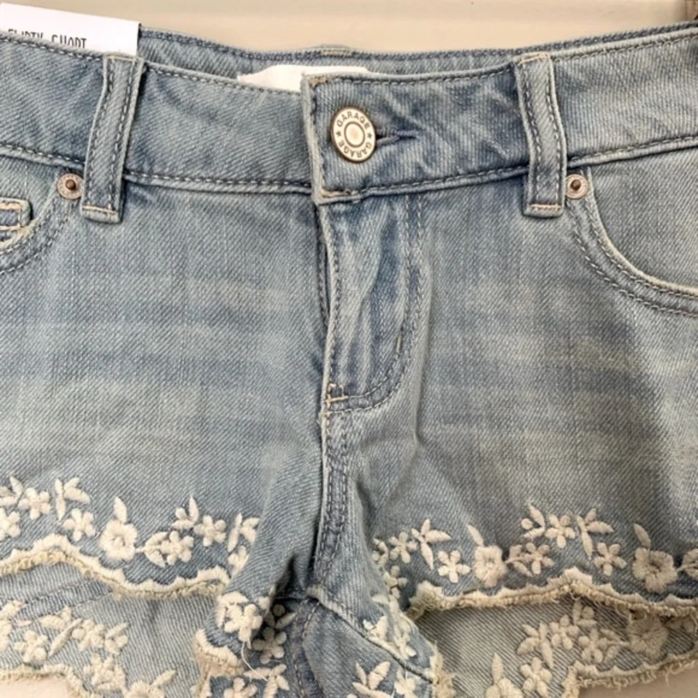 Garage size 0 Flirty jean short - Picture 2 of 9